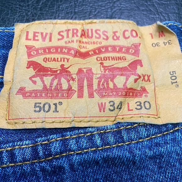 Levi 501 Jeans for Men or Women (34/30) - Picture 8 of 12